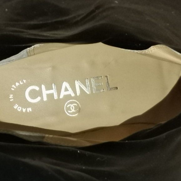 CHANEL BLACK LEATHER RIDING KNEE BOOTS - Picture 6 of 13